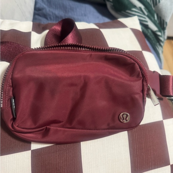Lululemon Athletica Deep Red Men's Belt Bag - Picture 3 of 4